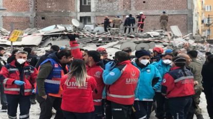 Malatya'da 6 katlı bina kendiliğinden yıkıldı