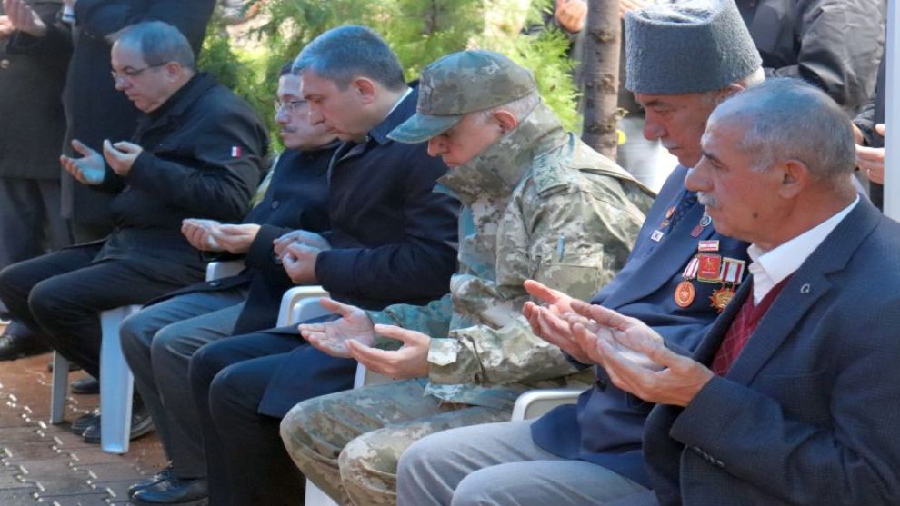 Deprem bölgesinde şehitler unutulmadı