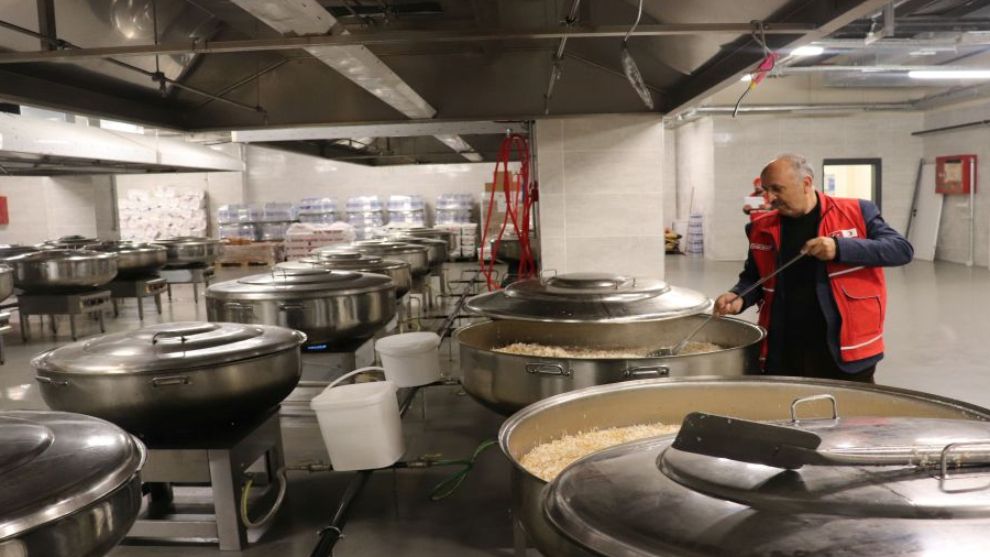 Kızılay Malatya'da günlük 340 bin yemek dağıtımı yapıyor