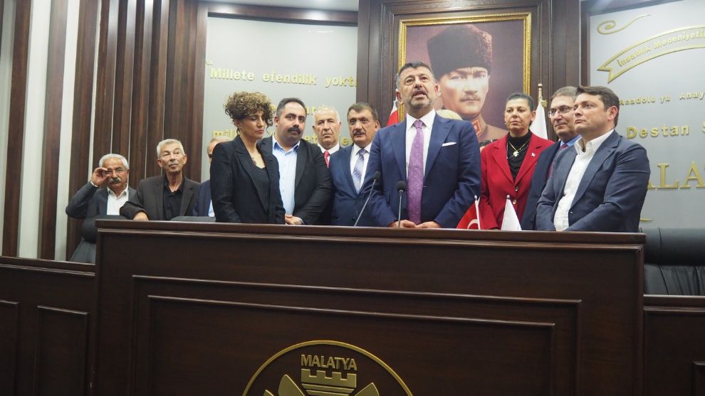CHP Malatya Milletvekili Veli Ağbaba mazbatasını aldı