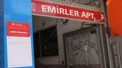 Malatya'da binaların girişine kırmızı etiket yapıştırıldı