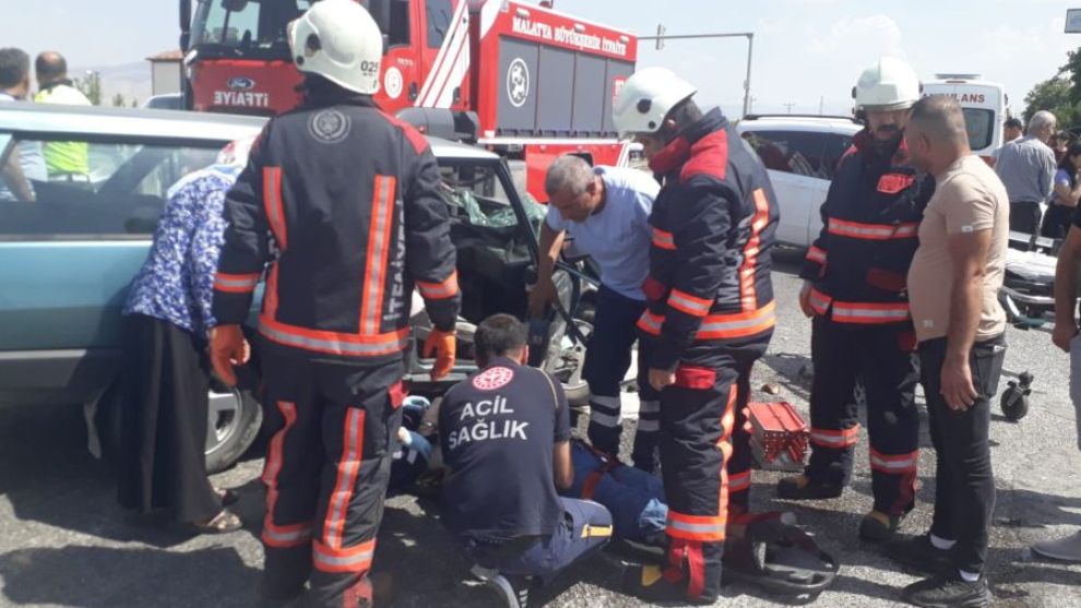 Malatya'da Trafik Kazasında Ağır Yaralanan Kadın Kurtarılamadı