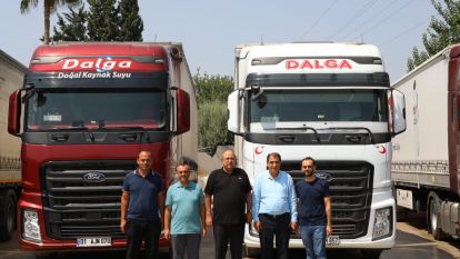 Adana'daki  hayırsever iş insanları Meşe ve Başak'tan depremzedelere içme suyu yardımı