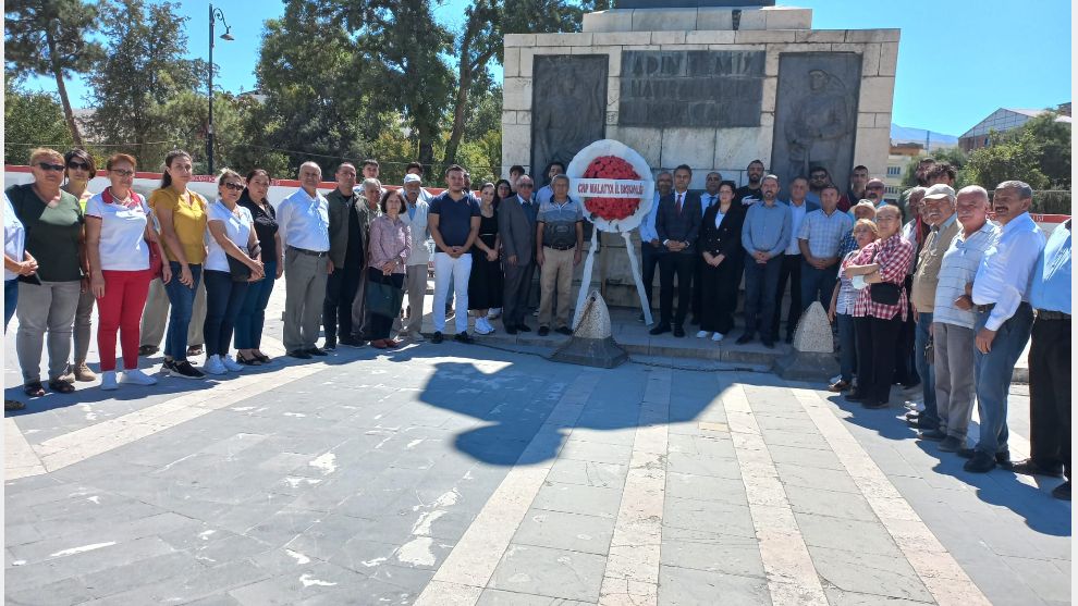 CHP'den İnönü Heykeli'nin önünde Yeşilyurt Belediye Başkanına ağır gönderme