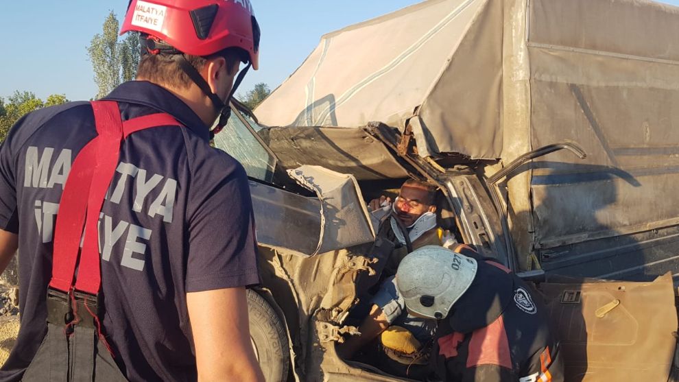 Malatya'da kamyonet devrildi, 1 yaralı