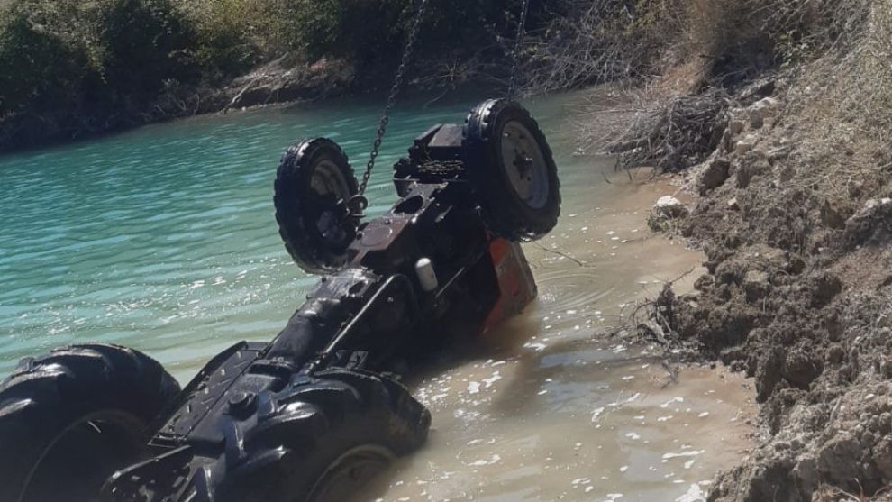 Malatya'da traktörü ile gölete uçtu, yüzerek kurtuldu