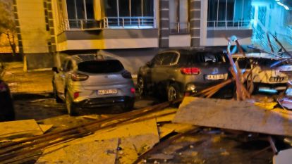 Malatya'da depremden kurtulan apartman fırtınaya tutuldu