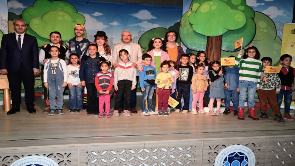 Battalgazi'den Çocuklara Tiyatro Hediyesi