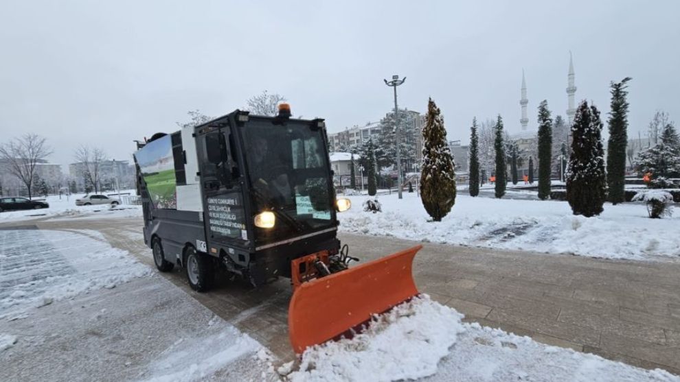 Battalgazi Belediyesinden kar ve buzla mücadele çalışması
