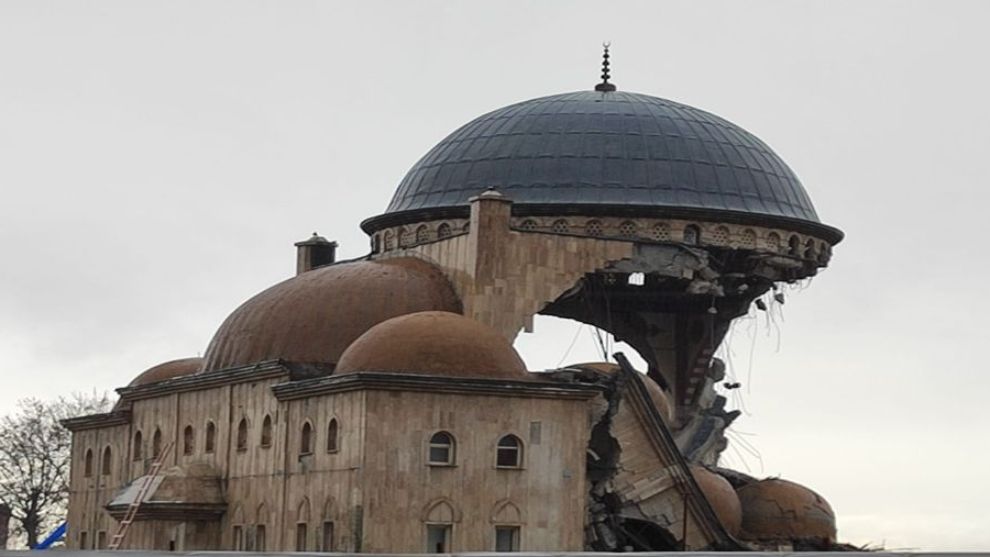 Söğütlü Camisi de yıkıldı