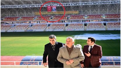 Stadyuma Atatürk ve bayrak asıldı