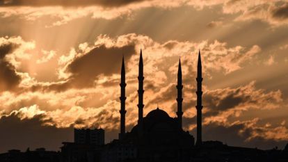 ORUÇ, BEDENİMİZE SIHHAT, GÖNLÜMÜZE SEKİNET VERİR