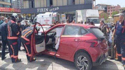 Malatya'da Otomobil Kontrolden Çıkarak Kaldırımdaki Yaya Çarptı, 1 Ağır yaralı