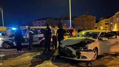 Malatya'da polis aracı ile  otomobil çarpıştı, 3 yaralı