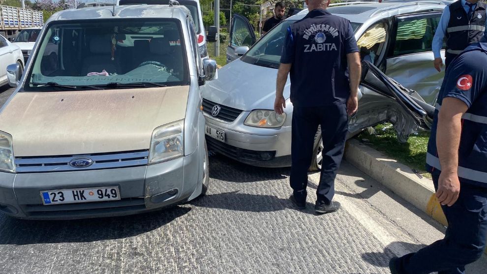 Malatya'da 3 Aracın Karıştığı Kazada 4 Kişi Yaralandı