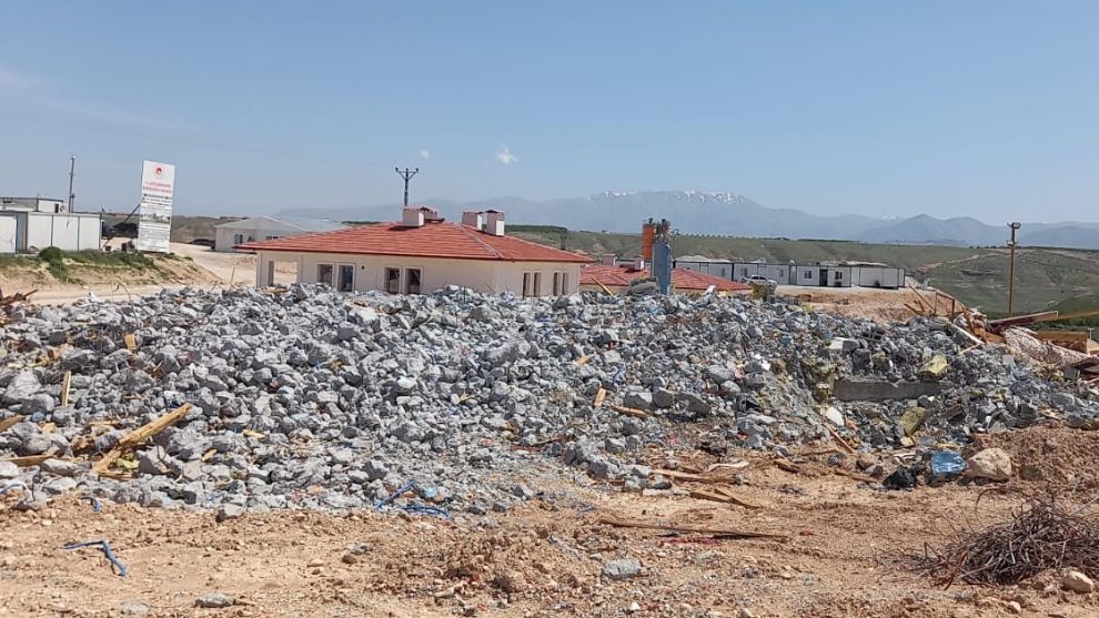Malatya'da Deprem Evlerinin Betonu Çürük Çıkmış..