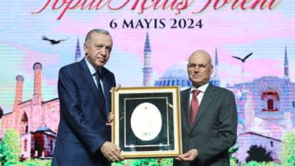 Erdoğan'dan Yeni Caminin ve Söğütlü Caminin Yapımını Üstlenen Bayram Kızılaslan'a Ödül