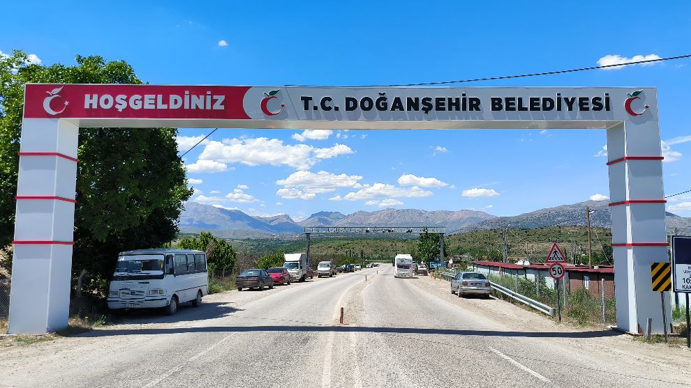 Doğanşehir Belediyesi Tabela Hizmetini Gerçekleştirdi