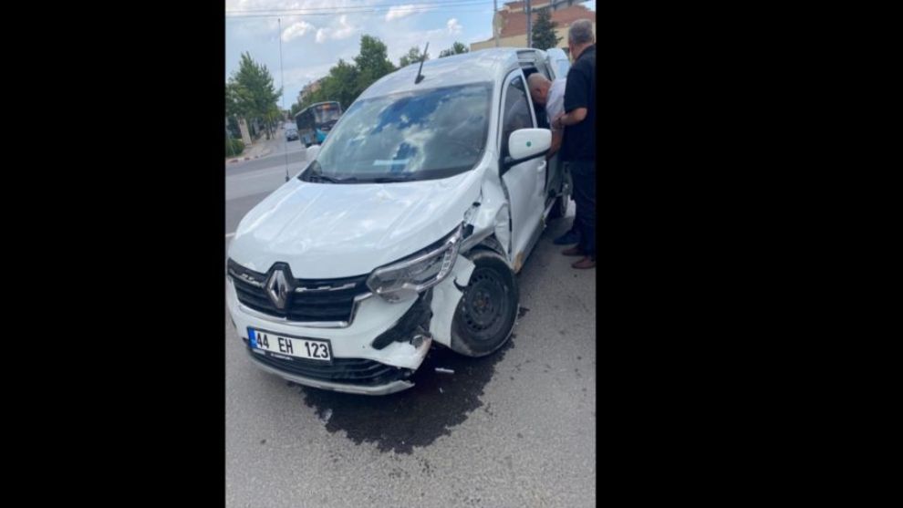 Malatya'da Işık ihlali Yaparak Kazada 2 Polisi Yaralayan Sürücü Serbest Kaldı