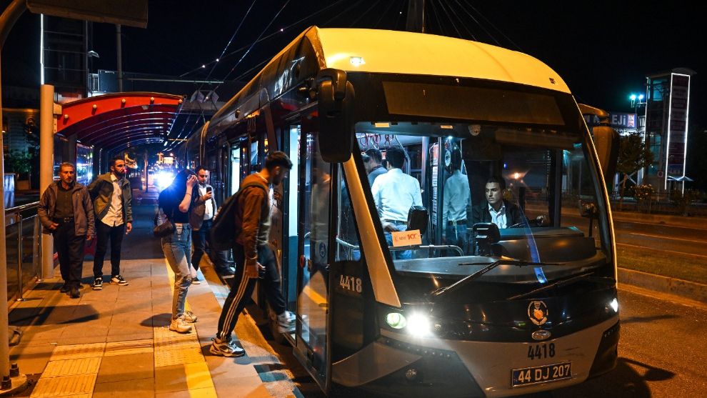 Malatya'da Trambüs Gece Seferlerine Başladı