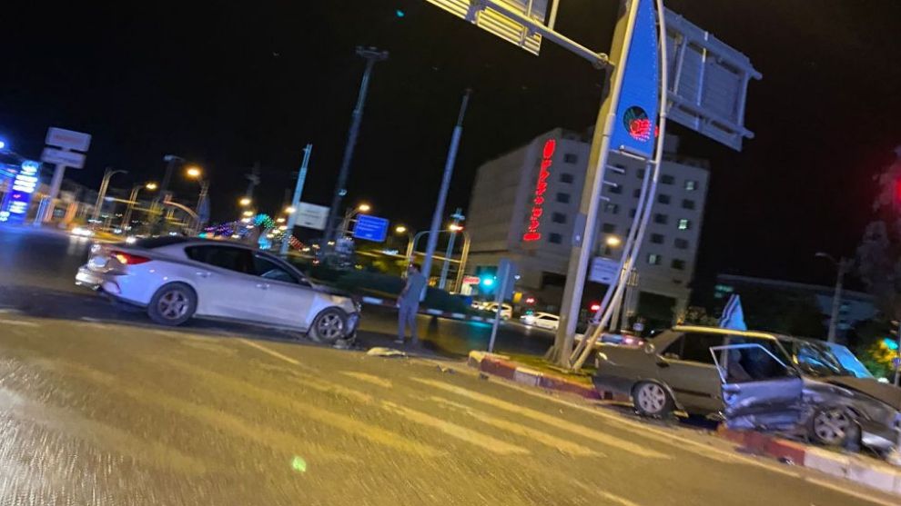 Malatya'da Otomobiller Kavşakta Çarpıştı, 2 Yaralı