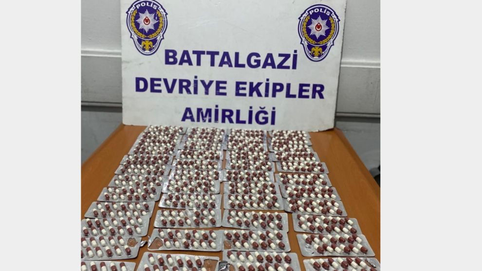 Polis, Şüphelileri Kovalarken 591 Uyuşturucu Hap Çıktı