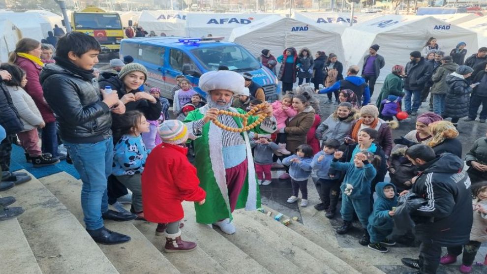 “Ula davşan, dilki, ayı,  gurt ne bulursan getir işte, de haydi”