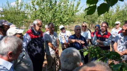 Çiftçiler Tarlada Okulunda Ders Başı Yapıyor