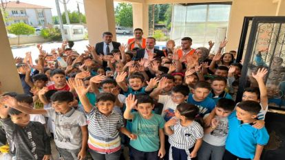 Topsöğüt'te Ayrım Yapılmadan 1000 Öğrenciye Hediye