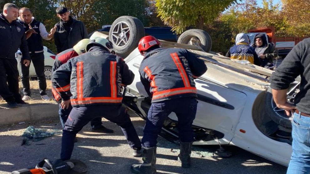 Malatya'da Otomobil Ters Döndü: 2 Yaralı