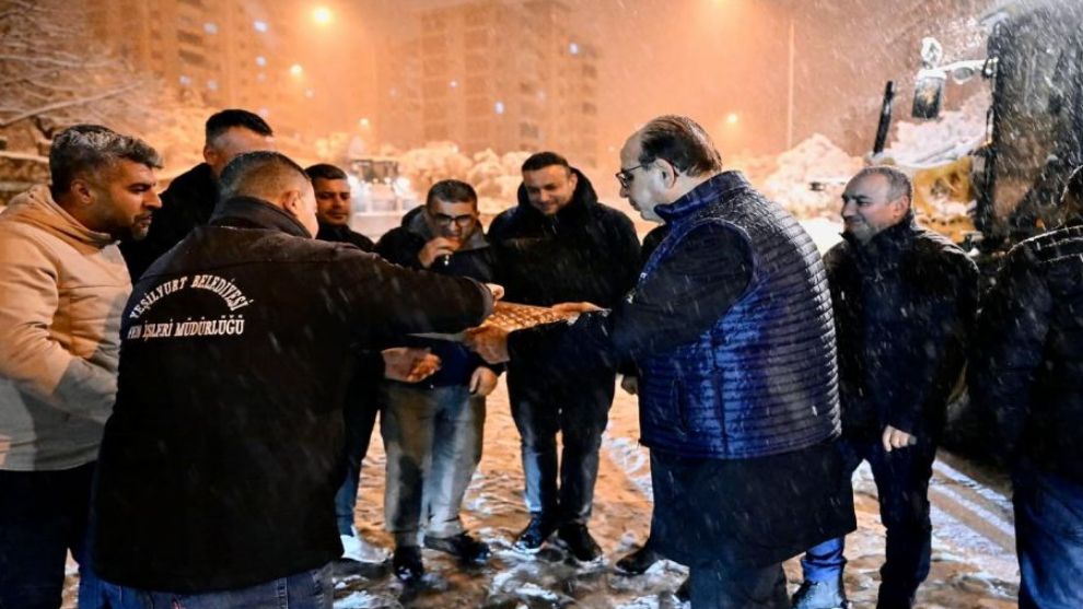 Yeşilyurt Belediyesinden Yoğun Kar Yağışına Karşı Kesintisiz Çalışma