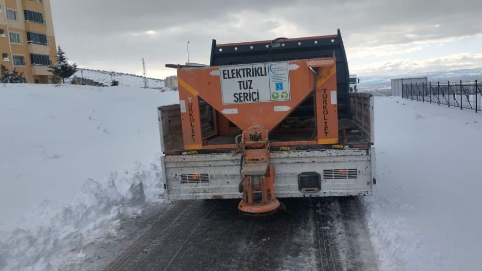 Battalgazi’de Yollar ve Okul Bahçeleri İçin Yoğun Mücadele