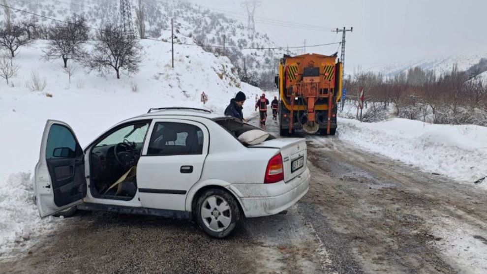 Malatya'da Kar Küreme Aracına Çarpan Otomobilde Can Kaybı!