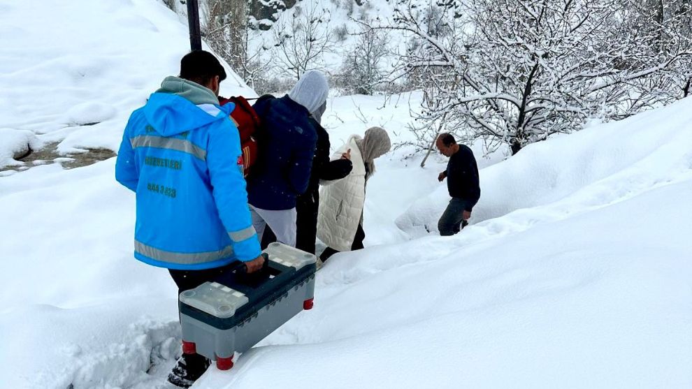 Kar Engeline Rağmen Hastaya Ulaştılar