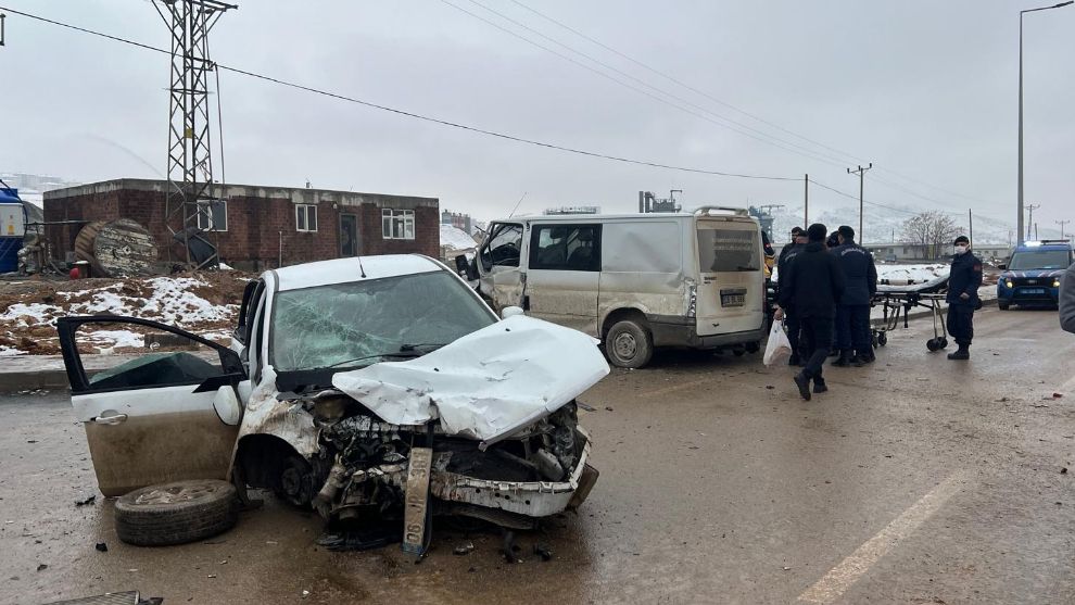 Malatya'da Zincirleme Kaza ve Çarpışma: 8 Kişi Hastaneye Kaldırıldı!