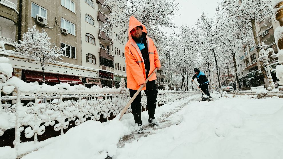 Tüm Kadroyu Sahaya Çekti