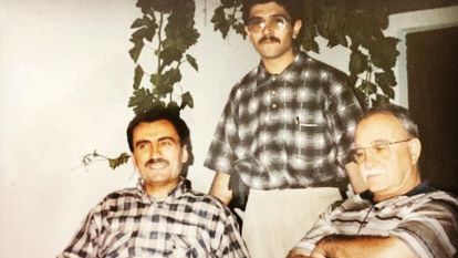 Kefeniyle Gezen Adamdı O