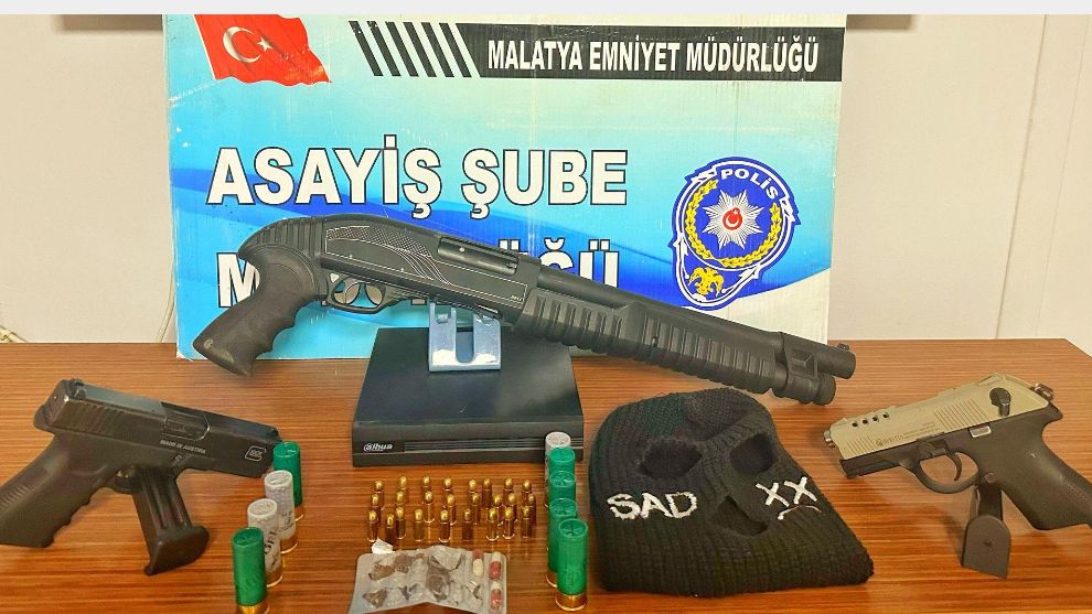 Silah ve Maskeyle Yakalanan Şüphelileri Mahkeme Serbest Bıraktı