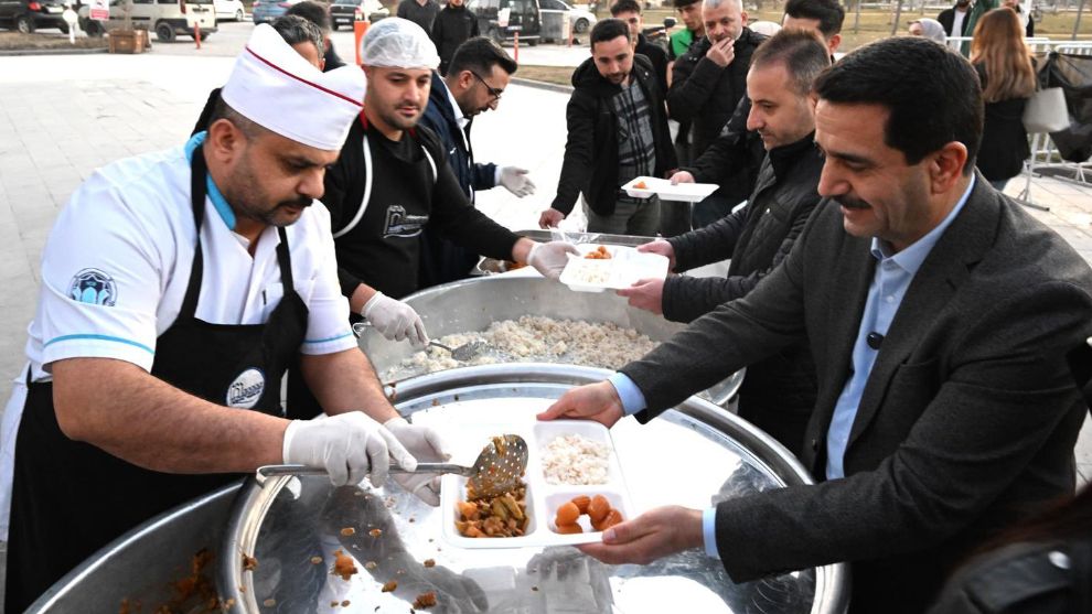 Başkan Vatandaşla Merhabaya Durdu, Sırayı Kaçırdı