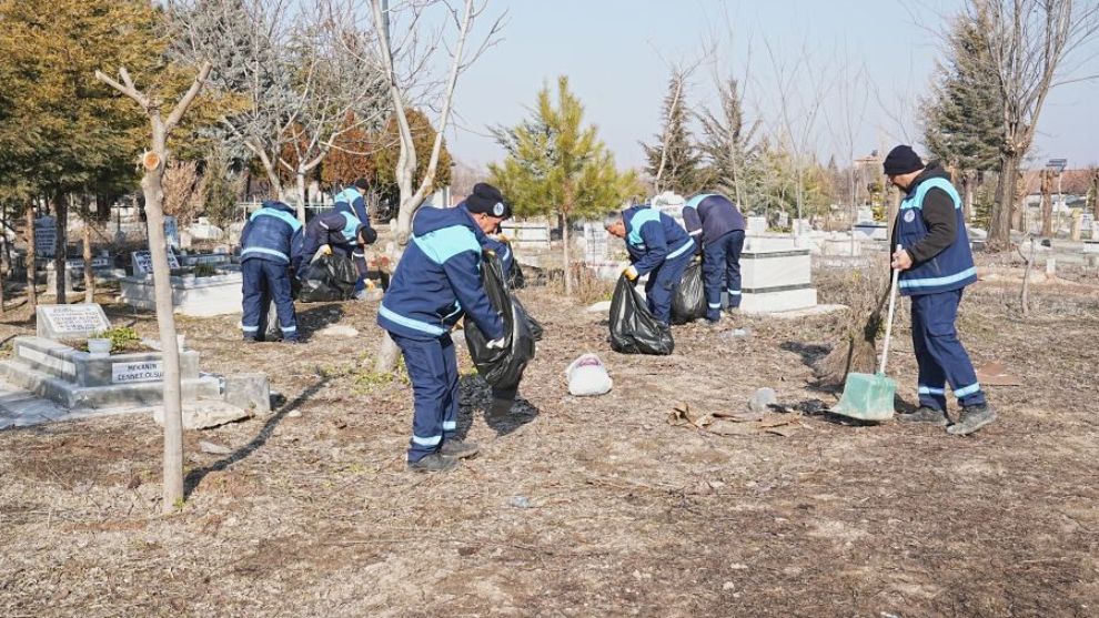 Sıptırız ve Ali Baba Mezarlıklarında Temizlik