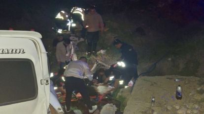 Arapgir'de Feci Kaza: Minibüs Şarampole Yuvarlandı, 8 Yaralı