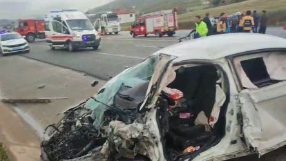 Malatya'da 2 otomobil  kafa kafaya çarpıştı:  Ölü ve yaralılar var
