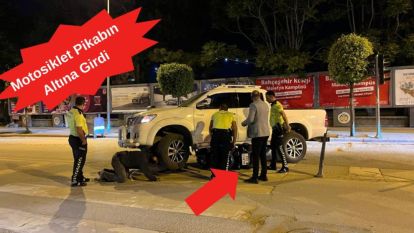 Malatya'da Kavşakta Feci Kaza! Motosiklet Pikabın Altına Girdi