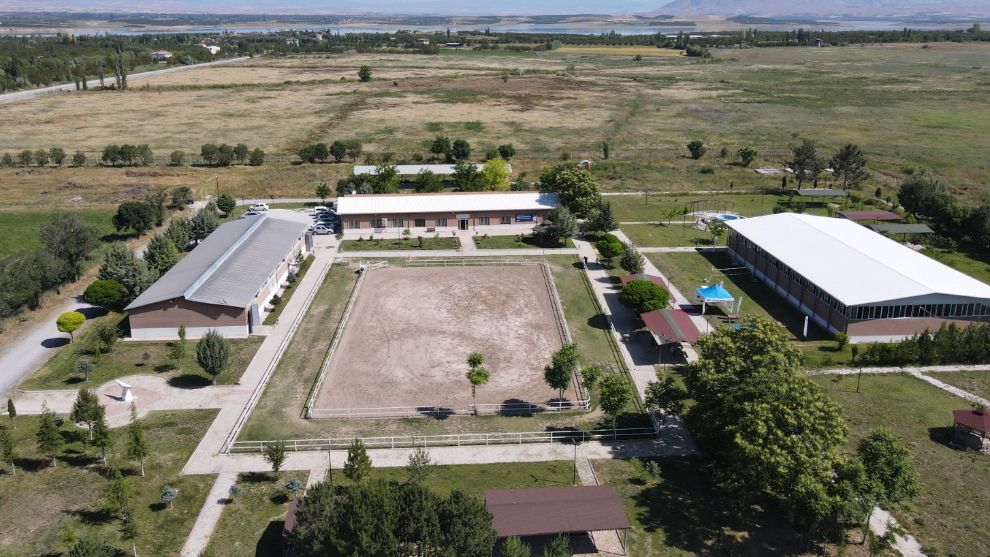 Atçılık ve Atlı Sporlar Uygulama ve Araştırma Merkezinde Binicilik Kursları
