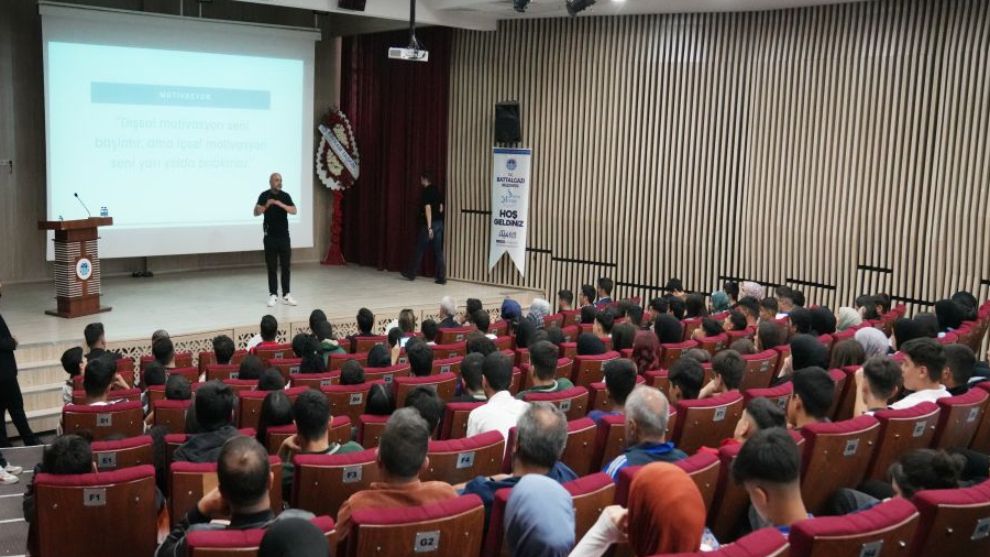 Battalgazi'den Lise Öğrencilerine Sınav Öncesi Moral Aşısı!