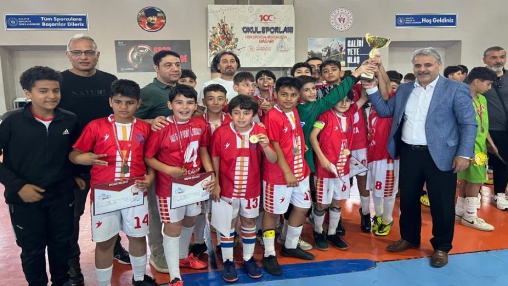 Minikler Sahada, Tribünler Ayakta! Malatya'da Şampiyonluk Heyecanı
