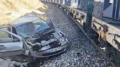Eskimalatya'da Feci Kaza: Tren Otomobile Çarptı