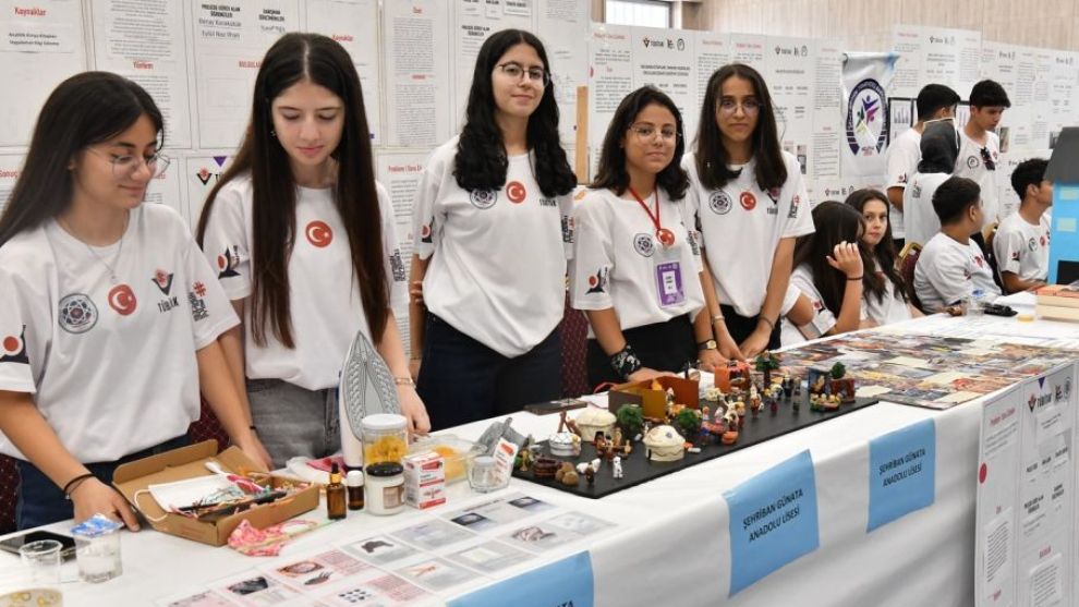 Yeşilyurt'ta öğrenciler projelerini tanıttı, bilim fuarı ilgi gördü