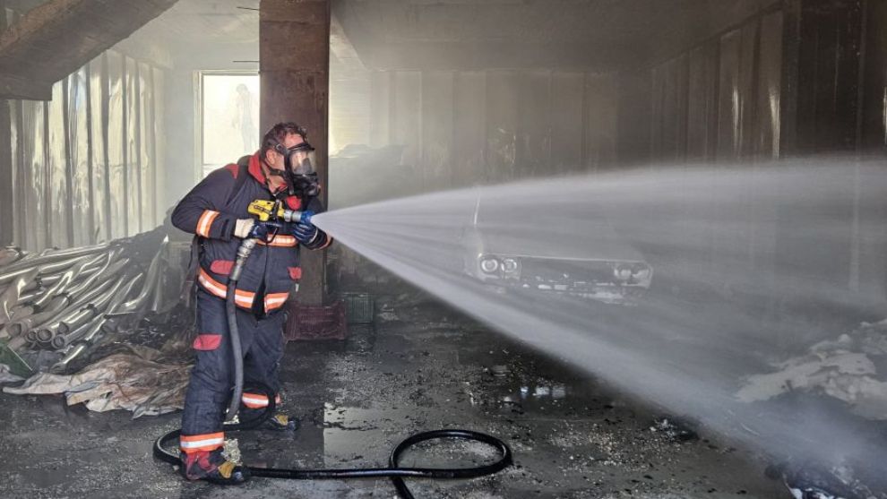 Akçadağ'da Depo Yangını: Bir Otomobil Zarar Gördü