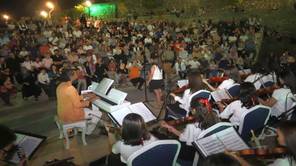 Battalgazi’de açık hava konseri ve çocuk şenliği düzenlendi